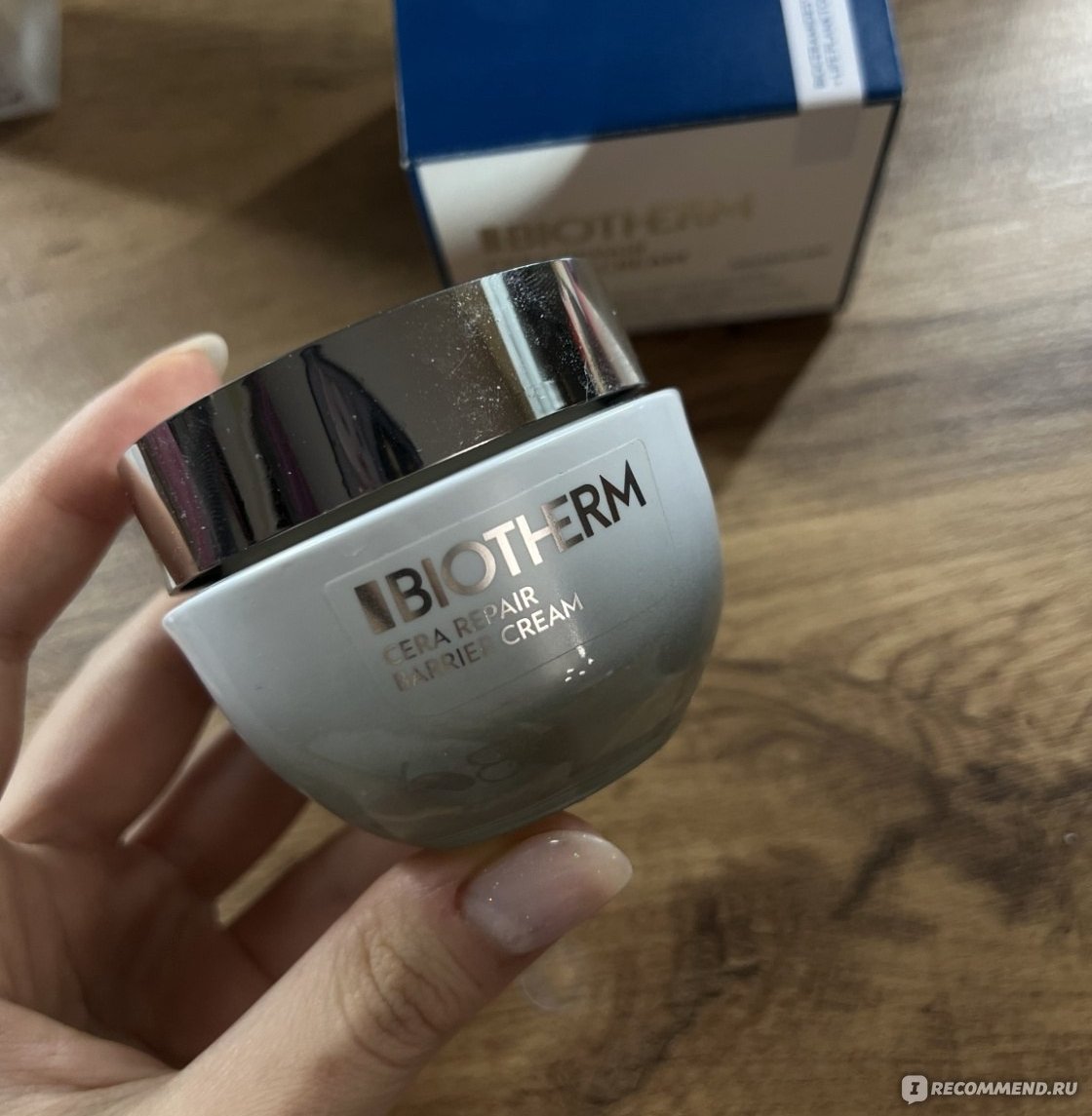 Biotherm Cera Repair Barrier Cream — белая банка с серебряной крышкой