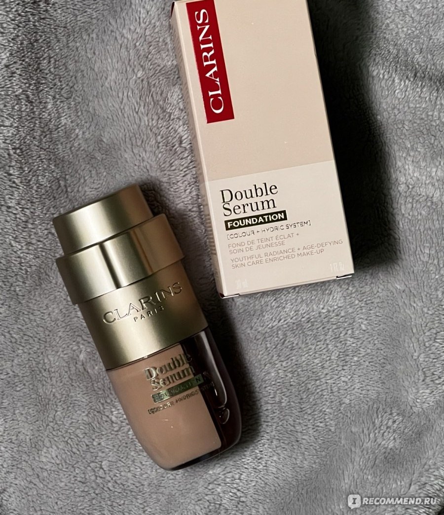 Clarins Double Serum Foundation — флакон с золотистой крышкой и коробка
