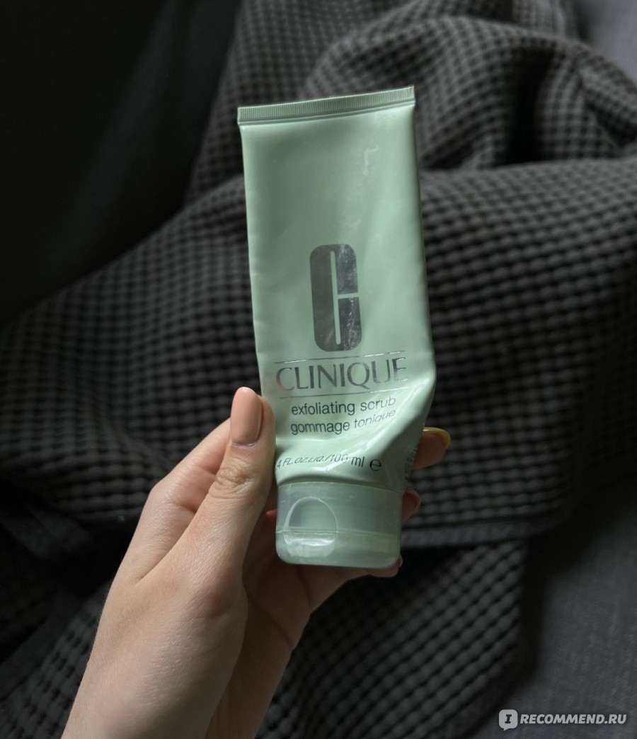 Clinique Exfoliating Scrub Gommage Tonique — зелёный тюбик
