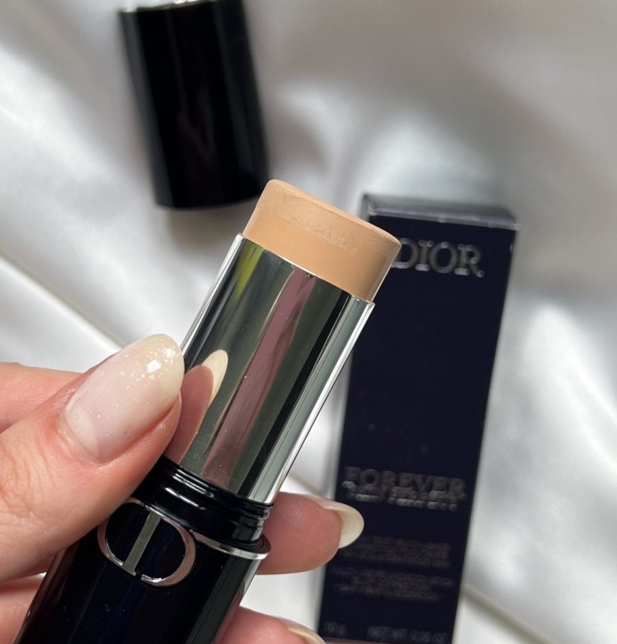 Dior Forever Skin Perfect Stick — открытый чёрный стик-тональный крем