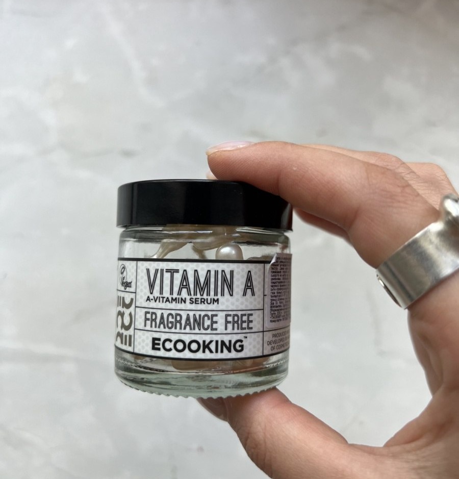 Ecooking Vitamin A сыворотка в капсулах — одноразовые капсулы с ретинолом в руке, мягкое введение ретинола для новичков