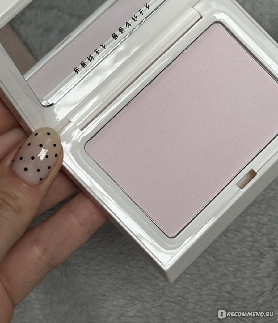 Fenty Beauty Bright Fix пудра в оттенке Lavender 01 — открытый белый компакт, лавандовая пудра