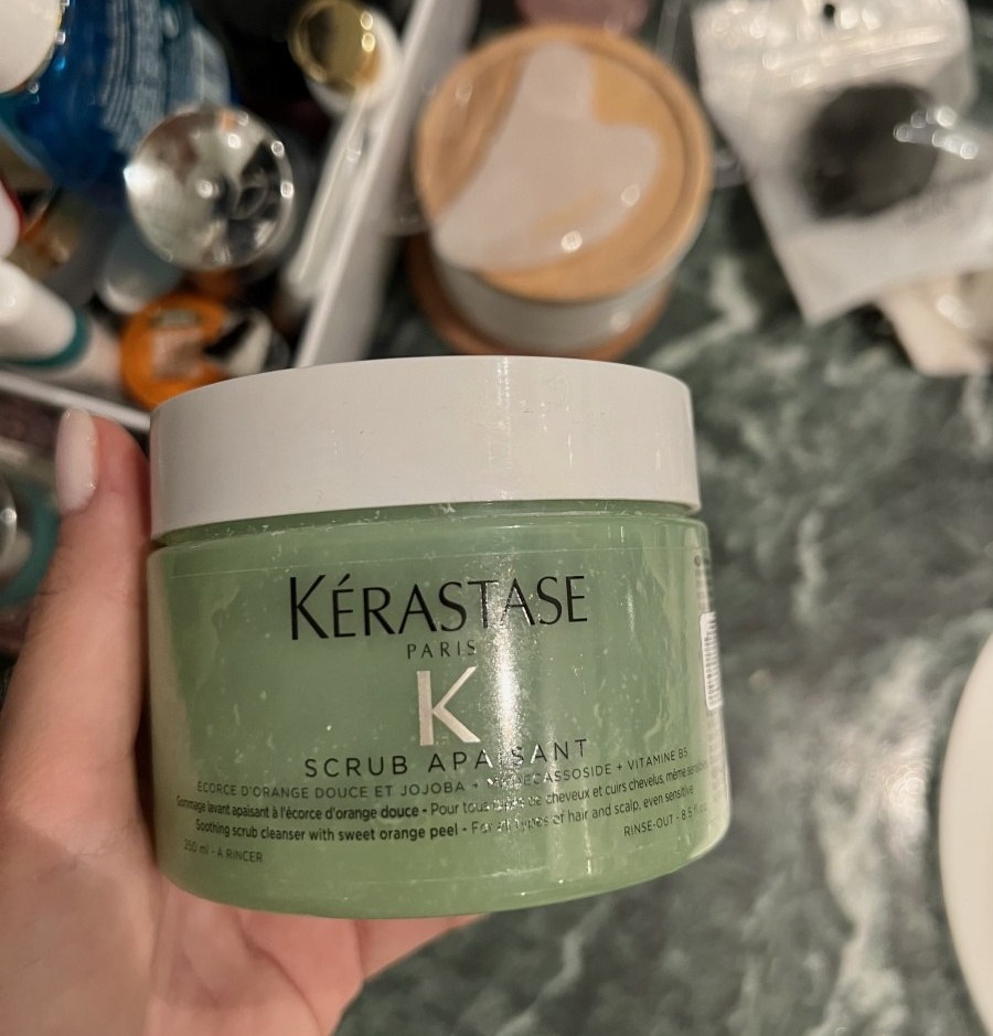 Kérastase Fusio-Scrub Apaisant — зелёная матовая банка успокаивающего скраба для кожи головы