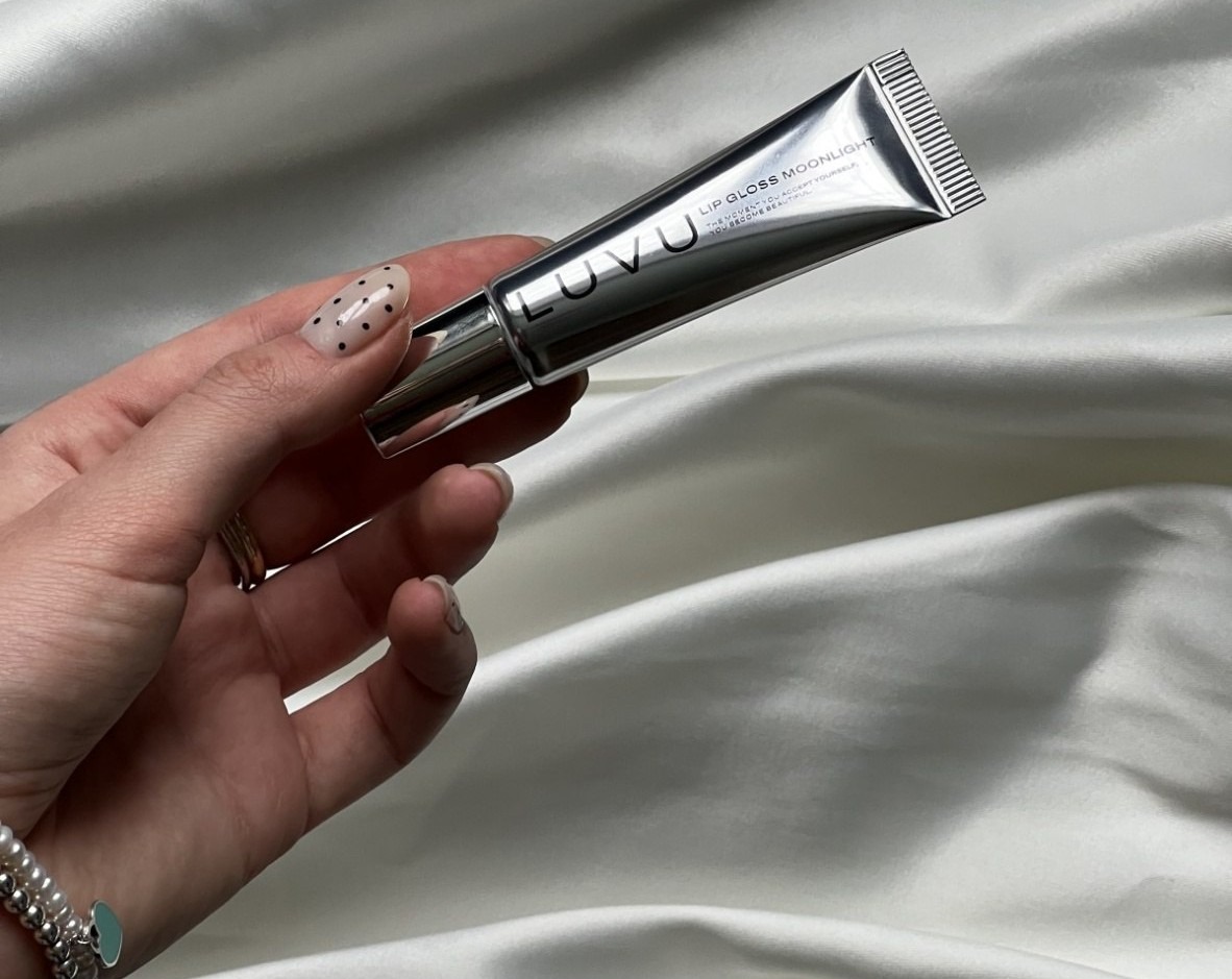 LUVU Lip Gloss Moonlight — серебристый тюбик с блёстками