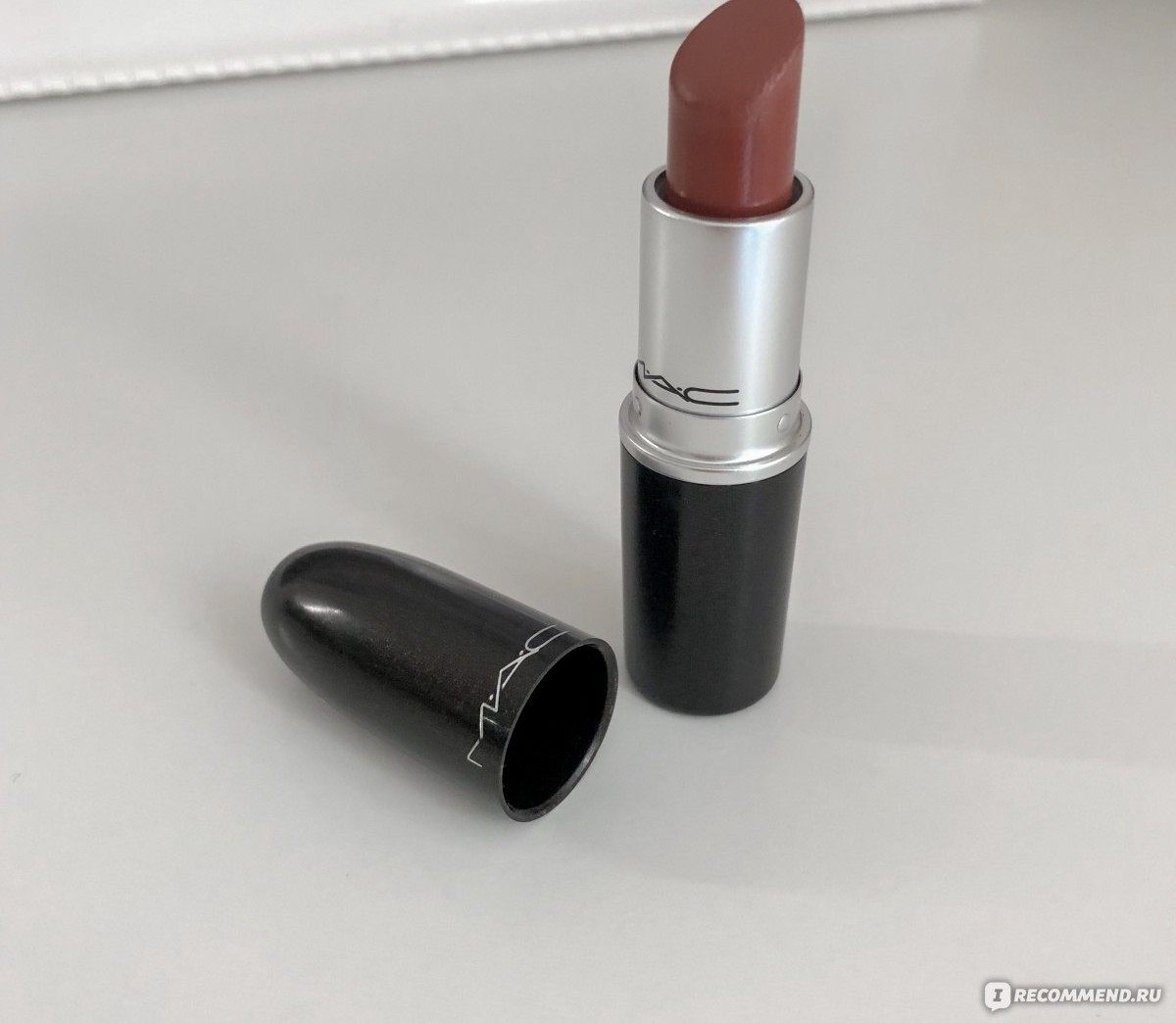 MAC Matte Lipstick Whirl — открытая помада нюдового оттенка