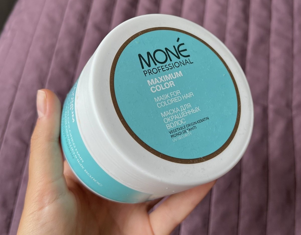Moné Maximum Color маска — бирюзовая банка маски для окрашенных волос