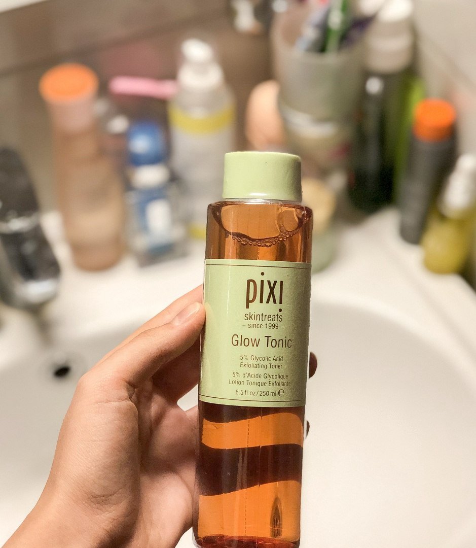 Pixi Glow Tonic в оранжевой бутылке с зелёной крышкой — тоник с 5% гликолевой кислотой для отшелушивания кожи