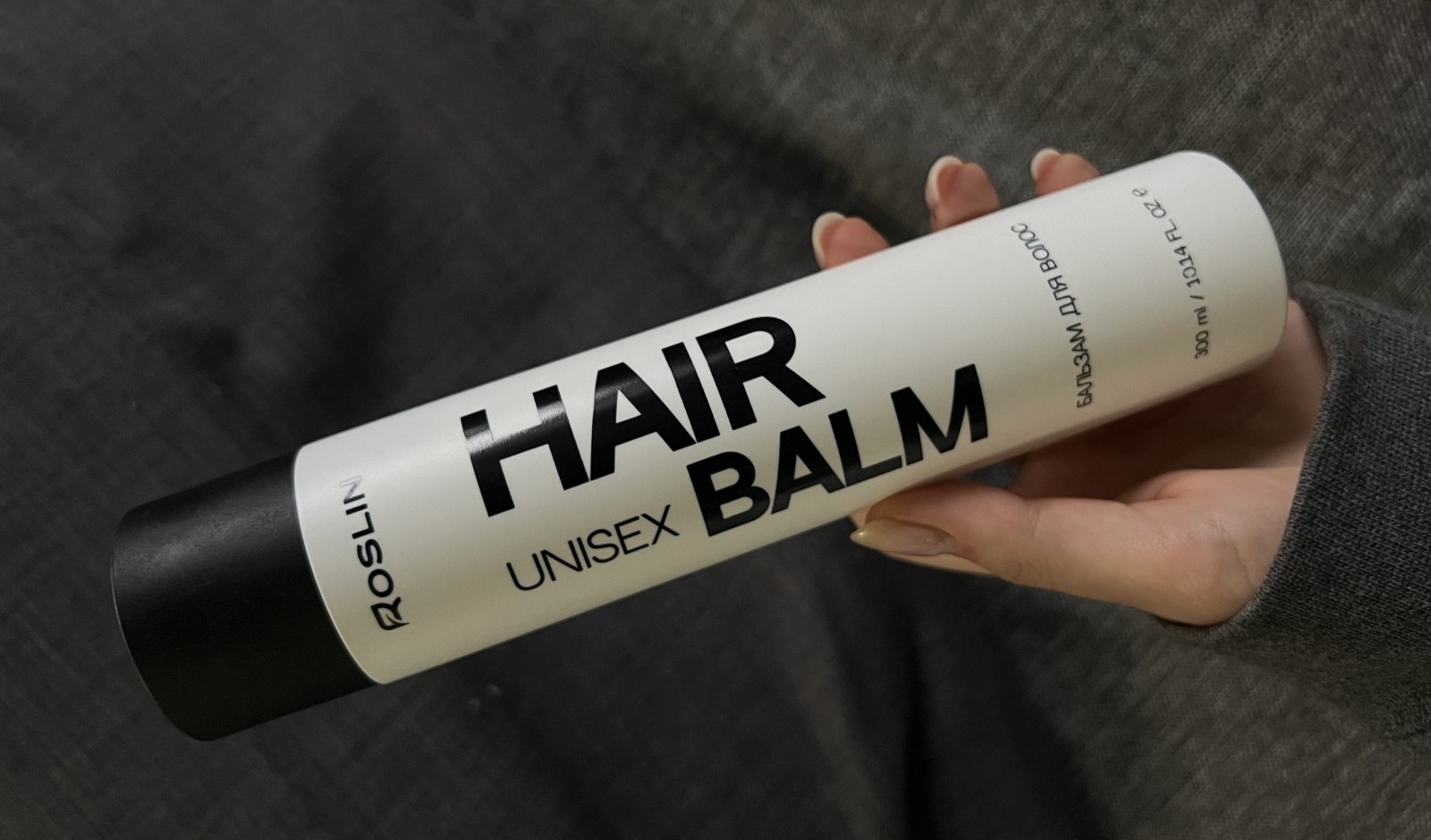 Roslin Unisex Hair Balm — высокий белый флакон бальзама для волос