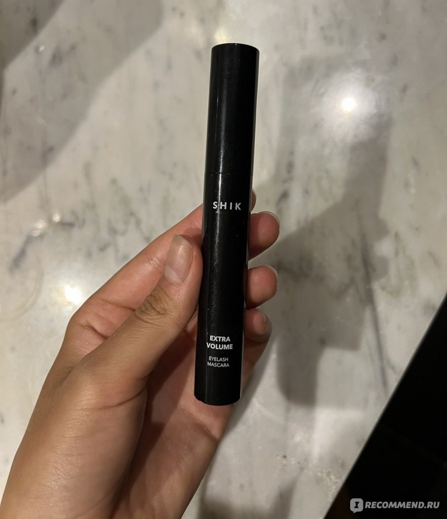 SHIK Extra Volume Mascara — чёрный тюбик туши для ресниц