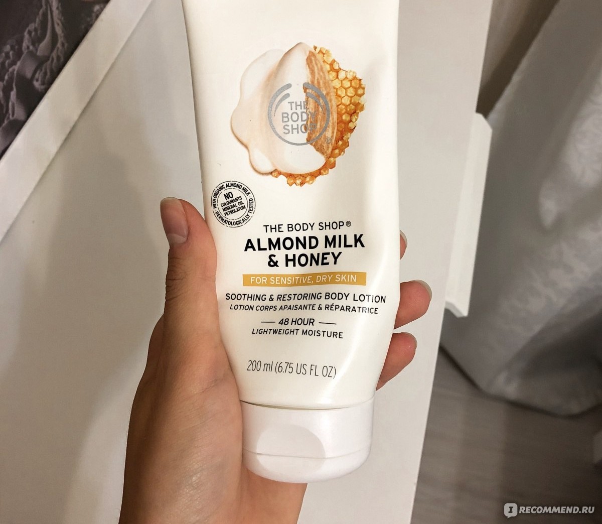 The Body Shop Almond Milk & Honey лосьон для тела — тюбик