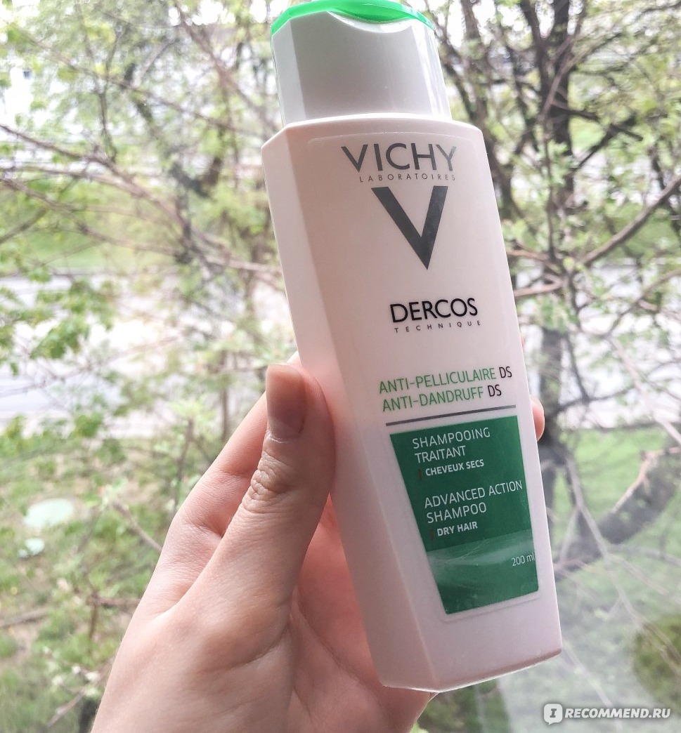Vichy DERCOS Anti-Dandruff DS шампунь — белый флакон с зелёными полосами